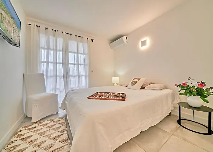 House 3 Bedrooms-3 Bathrooms-swimming Pool-tennis Сasa de vacaciones *