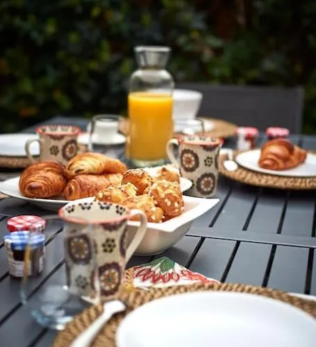 House 3 Bedrooms-3 Bathrooms-swimming Pool-tennis *