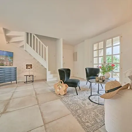 Semesterbostad House 3 Bedrooms-3 Bathrooms-swimming Pool-tennis *