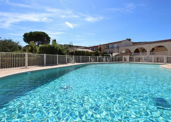 House 3 Bedrooms-3 Bathrooms-swimming Pool-tennis