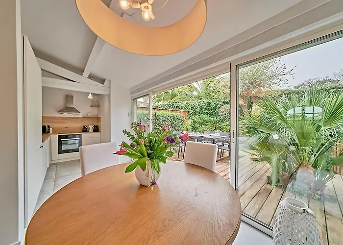 House 3 Bedrooms-3 Bathrooms-swimming Pool-tennis 펜션